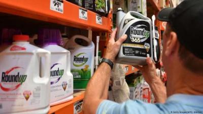 В США суд обязал Bayer выплатить $2 млрд двум заболевшим раком из-за гербицида Roundup В США суд обязал Bayer выплатить $2 млрд двум заболевшим раком из-за гербицида Roundup