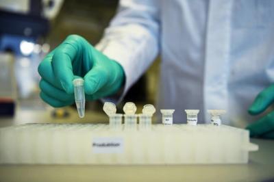 В США начинают тестировать на добровольцах вакцину против COVID-19 В США начинают тестировать на добровольцах вакцину против COVID-19